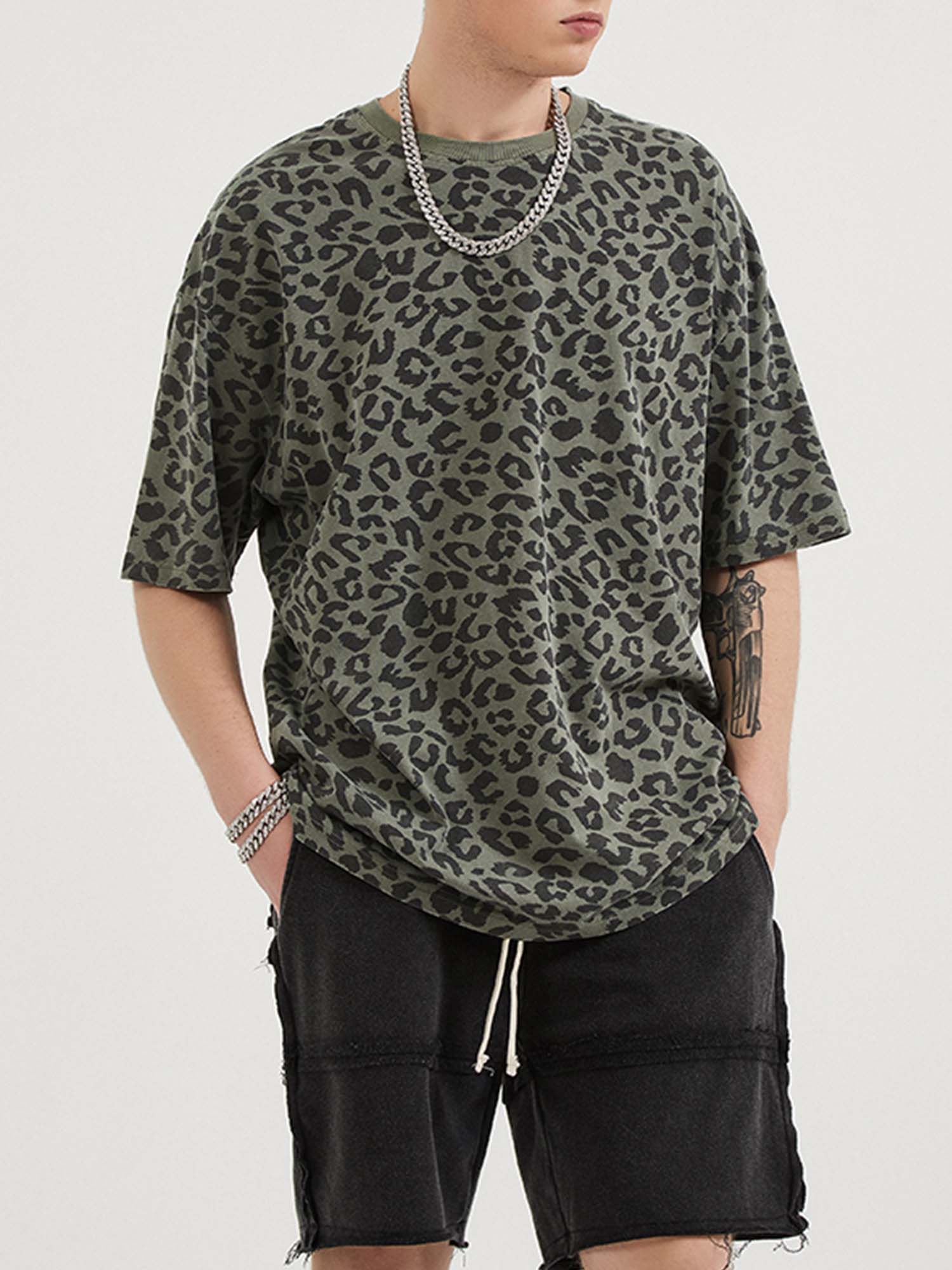 JUSTNOTAG T-shirt a maniche corte in 100% cotone con stampa leopardata grigio scuro