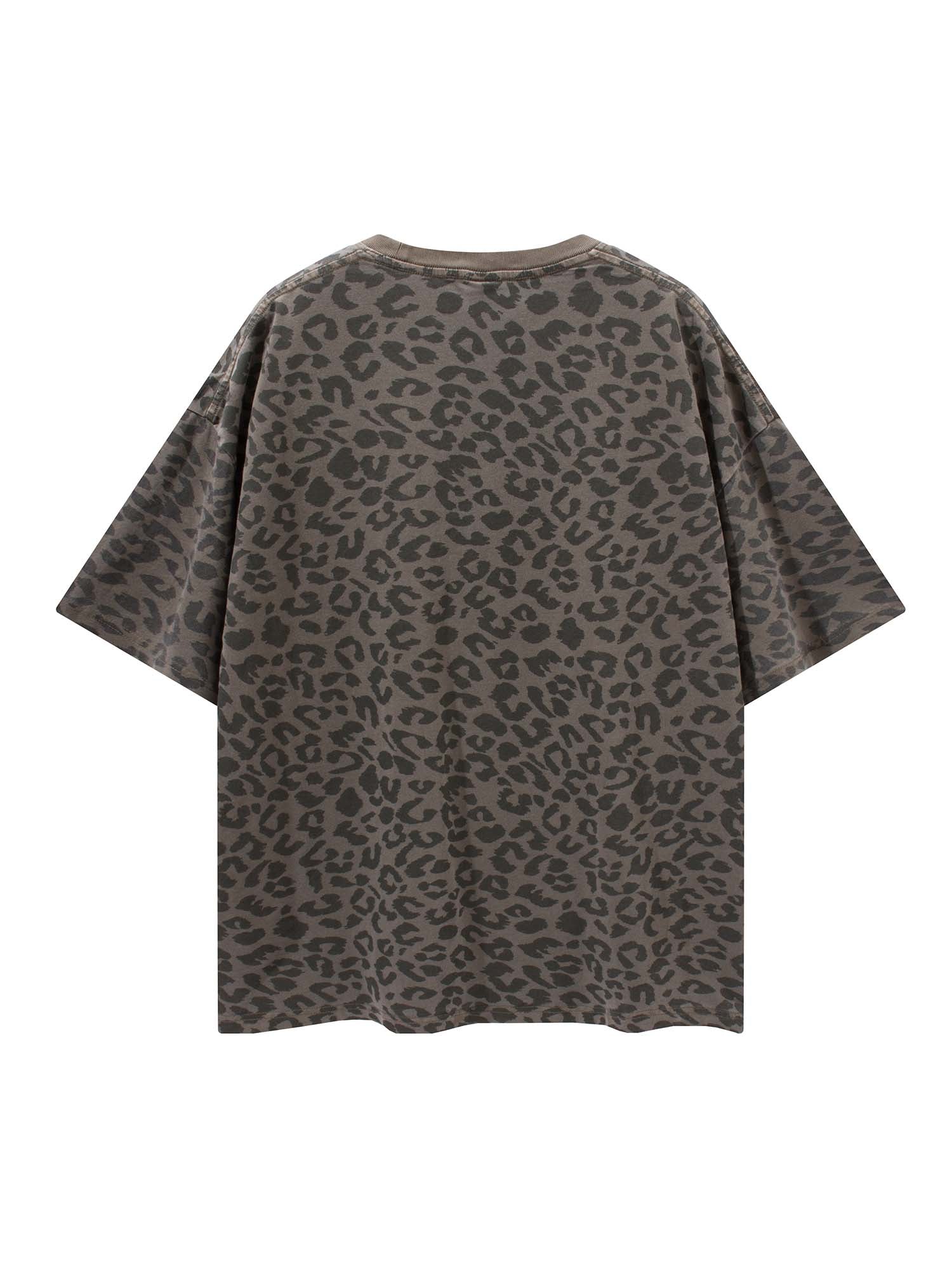 JUSTNOTAG Dunkelgraues Kurzarm-T-Shirt aus 100 % Baumwolle mit Leopardenmuster