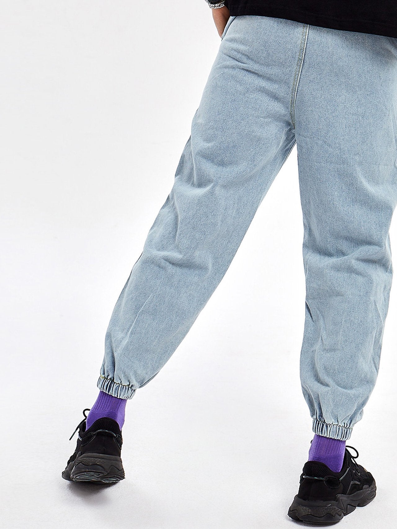 JUSTNOTAG Jeans lunghi con lettera azzurra