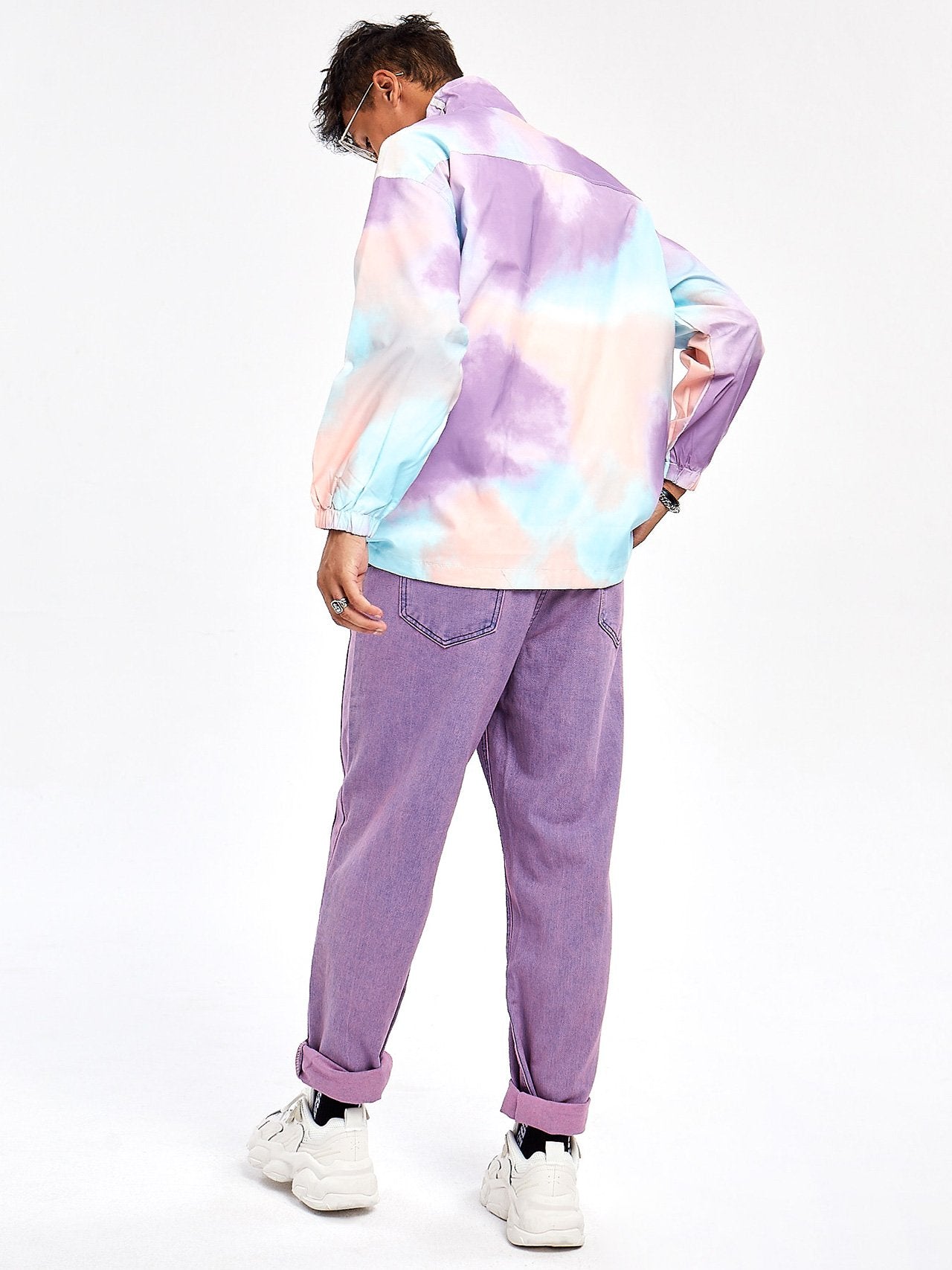JUSTNOTAG Lavendelfarbene Jacke mit Polyesterkragen und Farbverlauf