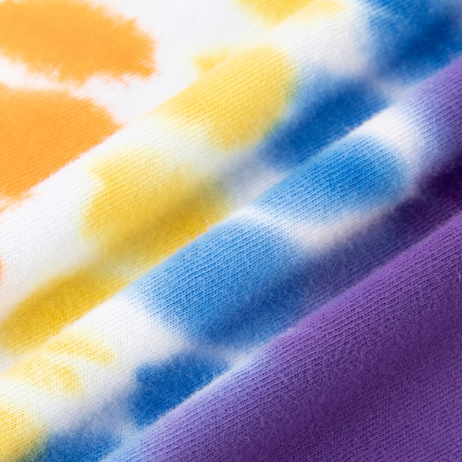 T-shirt à manches courtes avec étiquette de direction de couleur contrastante Justnotag Tie-Dye