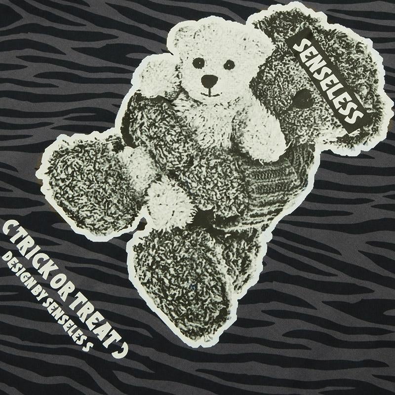 Justnotag Zebra Striped Bear Hugging Bear Print Kurzarm-T-Shirt